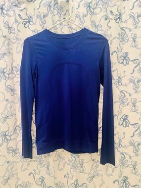lululemon athletica Long-Sleeve Blue Size 6